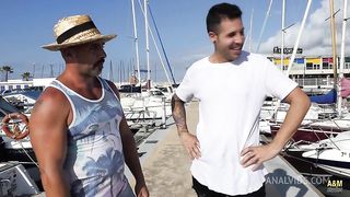 Mi cunado y la rubia guapa follan en el monte.