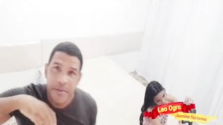 Pequena asiatica sentando com cu no pau