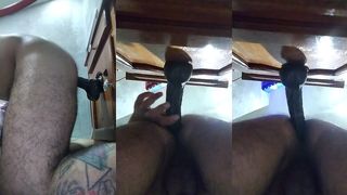 DISFRUTANDO MI ENORME DILDO NEGRO