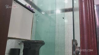 Lambendo Cuzinho em um beijo grego e Levando mijada na boca pela primeira vez | Pissing 4