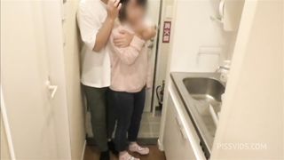 【素人】ベッドでミシミシ音を立てながら激しくSEXする大◯生カップル。