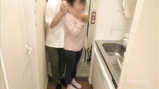 【素人】ベッドでミシミシ音を立てながら激しくSEXする大◯生カップル。