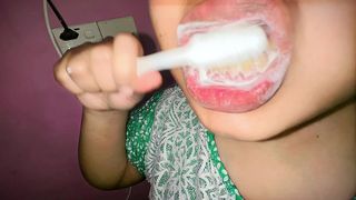 MOROCCAN BBW MUSLIM HOT MILF GIRL ASK ME, LOOK AT HOW I BRUSH MY TEETH THEN I SEE HER BIG HANGING BOOBS & START HANDJOB