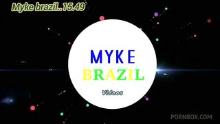 Eu fui a um motel encontrar com uma modelo eu sou muito fa dela entao agente se conheceu e rolou um clima com sex muito gostoso