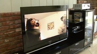 Queen B Gives Her Cunt