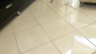 Queen B Gives Her Cunt