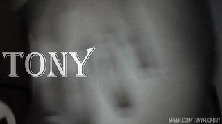 Despues de unas cervezas mi vecina se puso alegre y se quito los calzones.. y de broma en broma, me mostraba el culo hasta darme unos sentones.