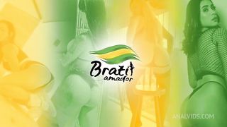 Gostosa cheia de tesao da o cu com vontade para o dotado.