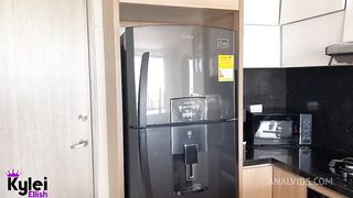 I fuck my young neighbor before going to the pool, taking advantage of the fact that her husband went shopping.