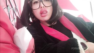 burpin sexy Chantal: blowjob and burps