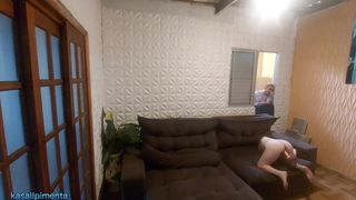 vizinho me viu gravando, chamei para participar! tinha esquecido janela aberta.
