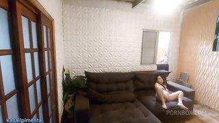 vizinho me viu gravando, chamei para participar! tinha esquecido janela aberta.