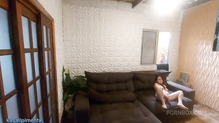 vizinho me viu gravando, chamei para participar! tinha esquecido janela aberta.