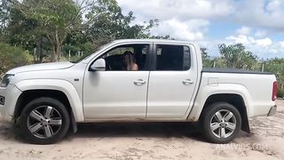 A patroa liberou seu cuzinho para seu empregado em sua chacara!