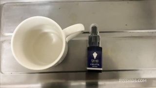 勉強一途な彼女に媚薬飲ませたら僕の下半身を舐め回すように見てきて、、