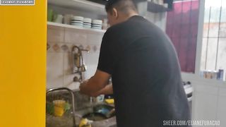 Esperei minha vizinha sair pra ir na casa dela ficar com seu marido foi uma loucura transamos incansavelmente tudo pelo