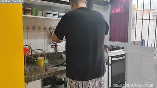 Esperei minha vizinha sair pra ir na casa dela ficar com seu marido foi uma loucura transamos incansavelmente tudo pelo