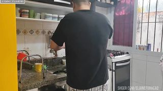Esperei minha vizinha sair pra ir na casa dela ficar com seu marido foi uma loucura transamos incansavelmente tudo pelo