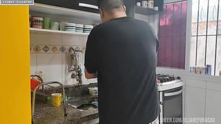 Esperei minha vizinha sair pra ir na casa dela ficar com seu marido foi uma loucura transamos incansavelmente tudo pelo