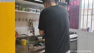 Esperei minha vizinha sair pra ir na casa dela ficar com seu marido foi uma loucura transamos incansavelmente tudo pelo