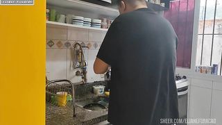Esperei minha vizinha sair pra ir na casa dela ficar com seu marido foi uma loucura transamos incansavelmente tudo pelo