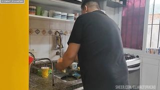 Esperei minha vizinha sair pra ir na casa dela ficar com seu marido foi uma loucura transamos incansavelmente tudo pelo