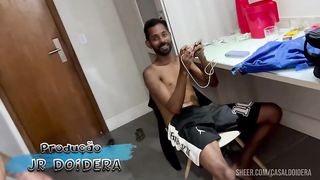 Bastidores de uma mega suruba com duas safadas fazendo muito anal e ganhando muito leite