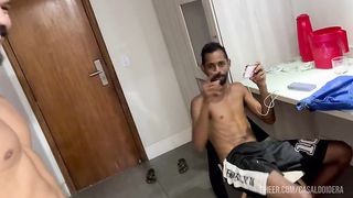 Bastidores de uma mega suruba com duas safadas fazendo muito anal e ganhando muito leite