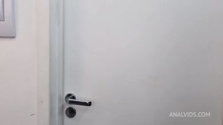 cheguei do trabalho cansado e estressado e minha amiguinha safada veio me consolar sentando na minha pica no pelo e recebdo leitinho na buceta parte1