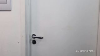 cheguei do trabalho cansado e estressado e minha amiguinha safada veio me consolar sentando na minha pica no pelo e recebdo leitinho na buceta parte1