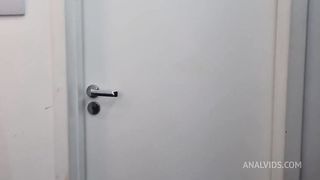 cheguei do trabalho cansado e estressado e minha amiguinha safada veio me consolar sentando na minha pica no pelo e recebdo leitinho na buceta parte1