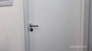 cheguei do trabalho cansado e estressado e minha amiguinha safada veio me consolar sentando na minha pica no pelo e recebdo leitinho na buceta parte1