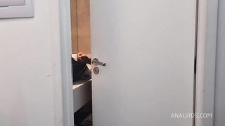 cheguei do trabalho cansado e estressado e minha amiguinha safada veio me consolar sentando na minha pica no pelo e recebdo leitinho na buceta parte1