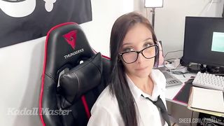 Aluna da faculdade vai mal de nota e chama professor no seu quarto, chupa e senta na piroca por nota ate tomar leite na bunda. pt 1 @wine_flame