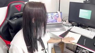 Aluna da faculdade vai mal de nota e chama professor no seu quarto, chupa e senta na piroca por nota ate tomar leite na bunda. pt 1 @wine_flame