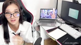 Aluna da faculdade vai mal de nota e chama professor no seu quarto, chupa e senta na piroca por nota ate tomar leite na bunda.