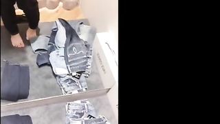 脚にぴったしのお気に入りのピチピチのじーぱんでオナニー