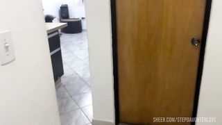 Encontre a mi Hijastra Relajada en el Mueble en Hilo y no Me Pude Aguantar a su Gran Culo - Mi Padrastro me Vio en Hilo y Empezo Agarrarme las Nalgas