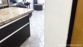 Encontre a mi Hijastra Relajada en el Mueble en Hilo y no Me Pude Aguantar a su Gran Culo - Mi Padrastro me Vio en Hilo y Empezo Agarrarme las Nalgas