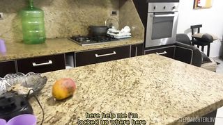 Saboreando a mi Hijastra Atascada Mientras esta Atrapada hasta que me Pida que la Folle - Mi Padrastro me Encontro Atascada y ahora esta Agarrandome el Culo y Tocando mi Cono