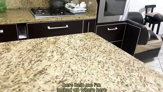 Saboreando a mi Hijastra Atascada Mientras esta Atrapada hasta que me Pida que la Folle - Mi Padrastro me Encontro Atascada y ahora esta Agarrandome el Culo y Tocando mi Cono