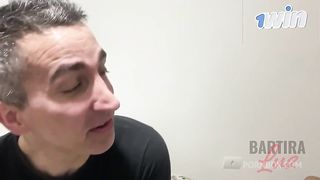 Peguei meu marido mostrando meus videos para o amigo dele. So de raiva eu transei com o amigo.