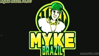 Roberta dias e.uma acompanhante de luxo. Eu fui anter um motel para ficar com ela ela e muito.gostosa ela adora sexo anal