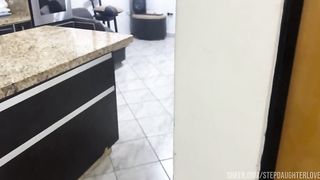 Mi Deliciosa Hijastra Descansando en el Mueble en Hilo con su Gran Culo Irresistible - Mi Padrastro me Vio en Hilo y cuando voltee me estaba Agarrando mis Nalgas