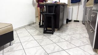 Masaje Para mi Deliciosa Hijastra - Mi Padrastro Se Ofrece Para Hacerme Masaje pero dice que tiene que Empezar con mis Nalgas