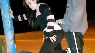 fodendo cu da casada no ponto de onibus! corno ligou bem na hora H, voltou para o corno gozada e de cuzinho aberto!