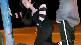 fodendo cu da casada no ponto de onibus! corno ligou bem na hora H, voltou para o corno gozada e de cuzinho aberto!