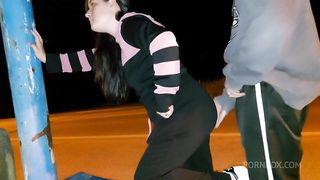 fodendo cu da casada no ponto de onibus! corno ligou bem na hora H, voltou para o corno gozada e de cuzinho aberto!