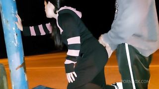 fodendo cu da casada no ponto de onibus! corno ligou bem na hora H, voltou para o corno gozada e de cuzinho aberto!