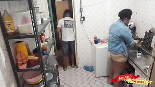 No primeiro dia de trabalho diarista deu cu para o patrao